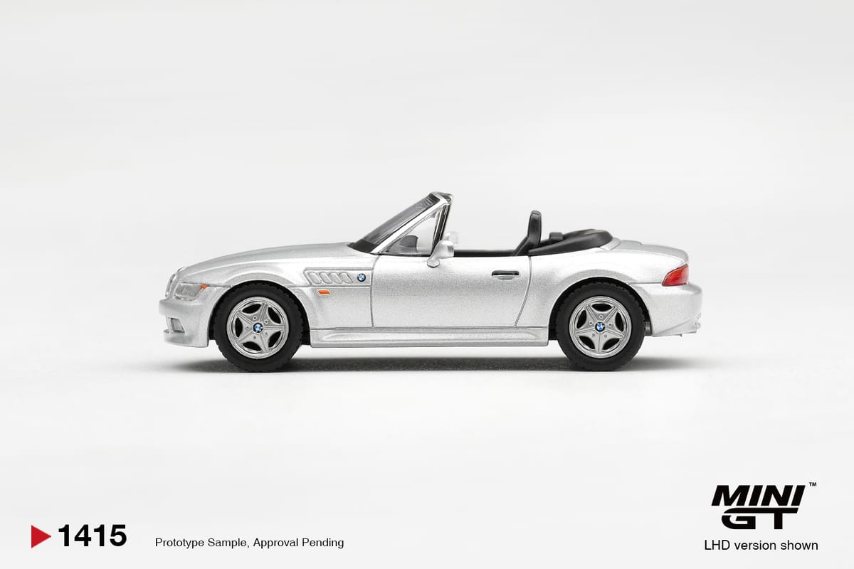 Mini GT BMW Z3 Titanium Silver Box 1:64 - view 2