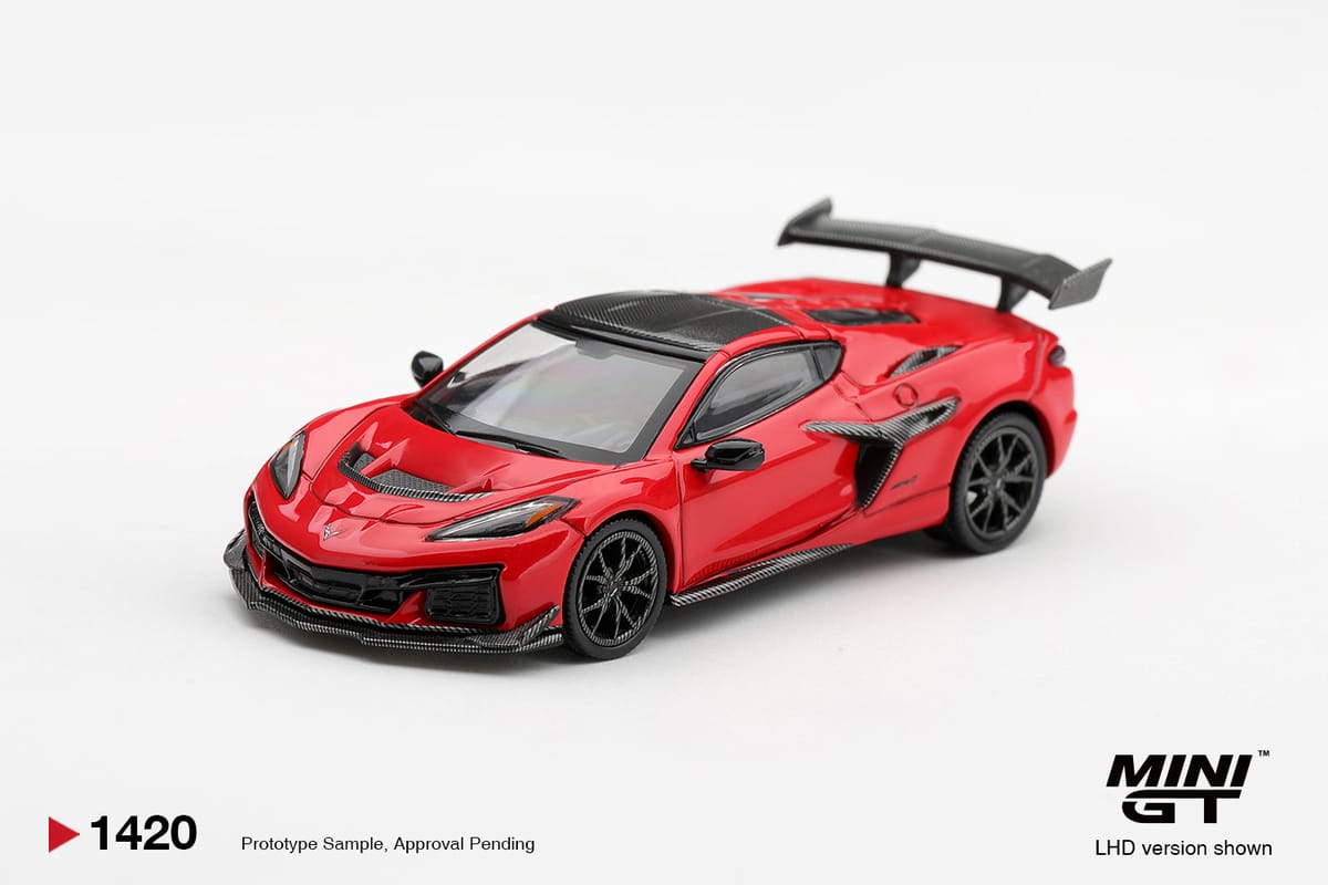 Mini GT Chevrolet Corvette ZR1 Torch Red 1:64 - view 1