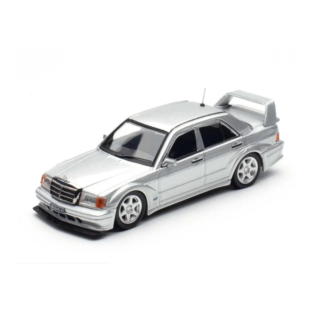 INNO64 Mercedes-Benz 190E Silver 1:64 - view 1