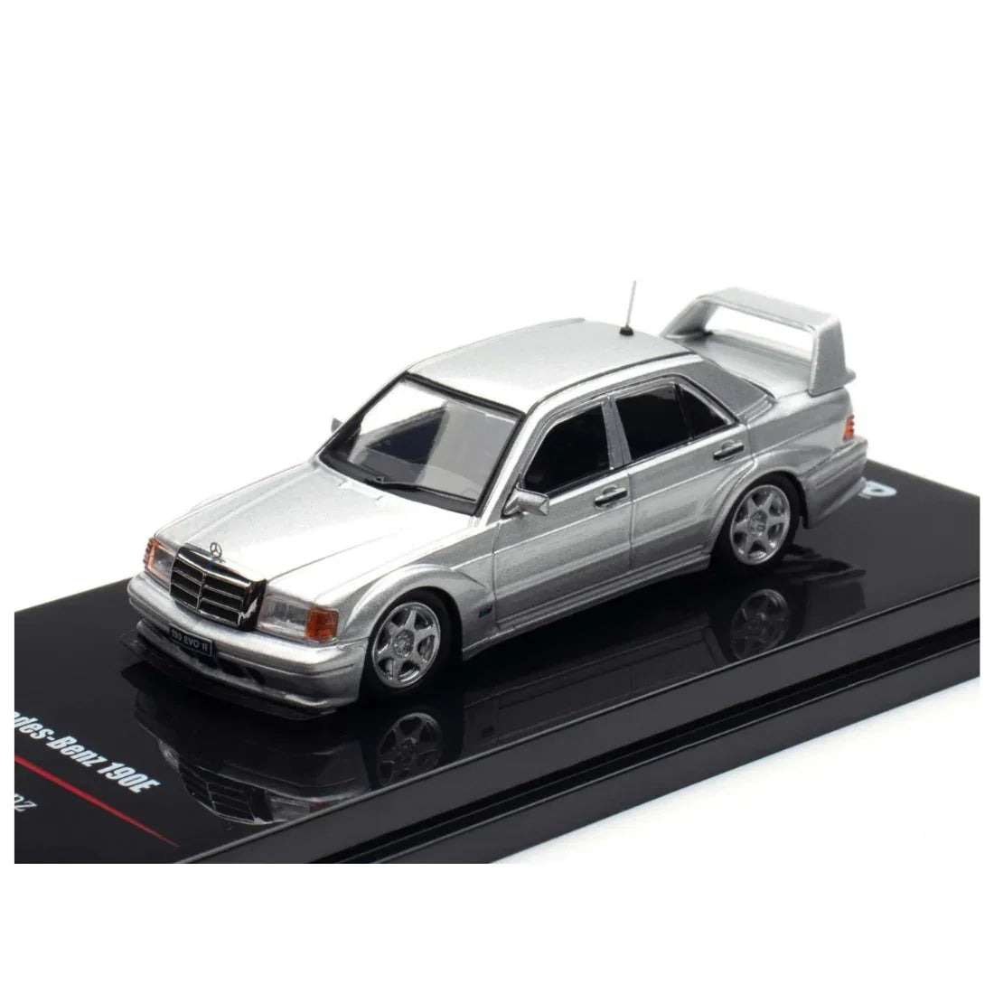 INNO64 Mercedes-Benz 190E Silver 1:64 - view 2
