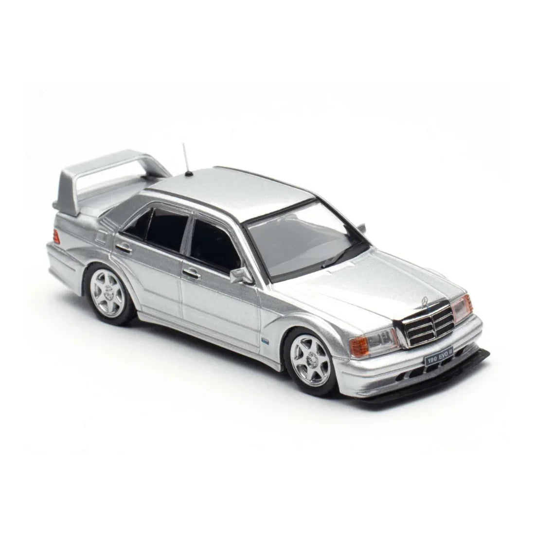 INNO64 Mercedes-Benz 190E Silver 1:64 - view 4