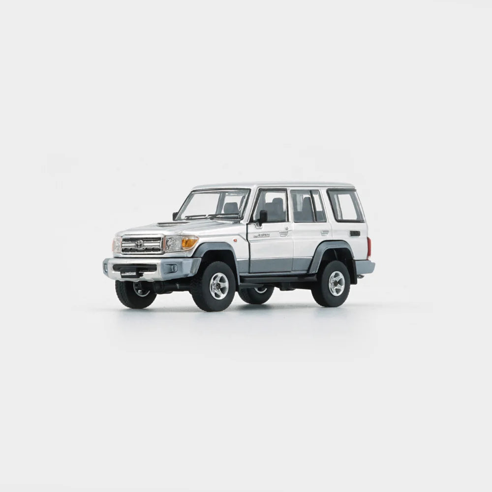 BMC - Toyota Land Cruiser LC76 - Silver - 1:64 Scale Model