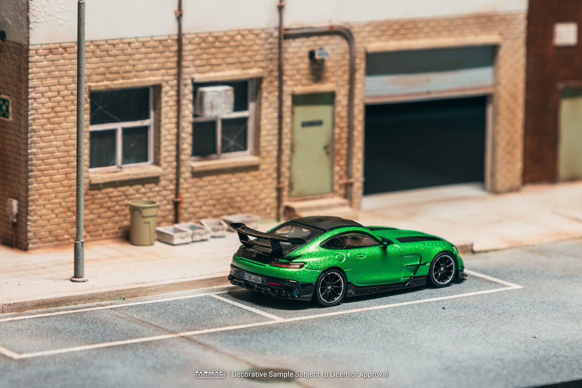 Tarmac Works Mercedes-Benz AMG GT Black Series Green 1:64 - view 3