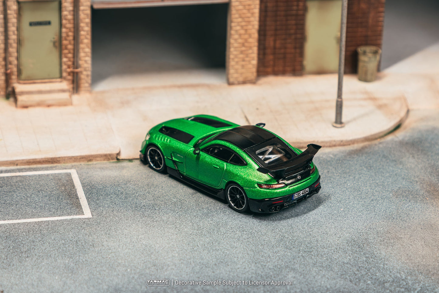 Tarmac Works Mercedes-Benz AMG GT Black Series Green 1:64 - view 4