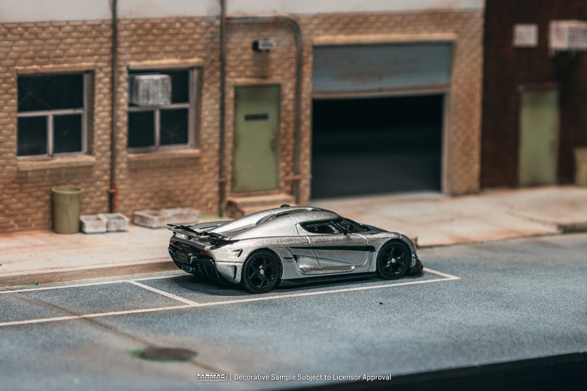 Tarmac Works Koenigsegg Regera Silver Metallic Blue Accents 1:64 - view 4